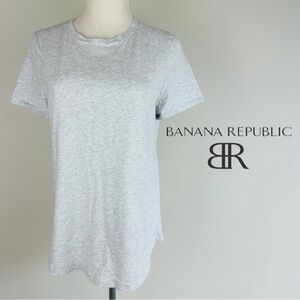 Banana Republic Signature tee with rounded hem